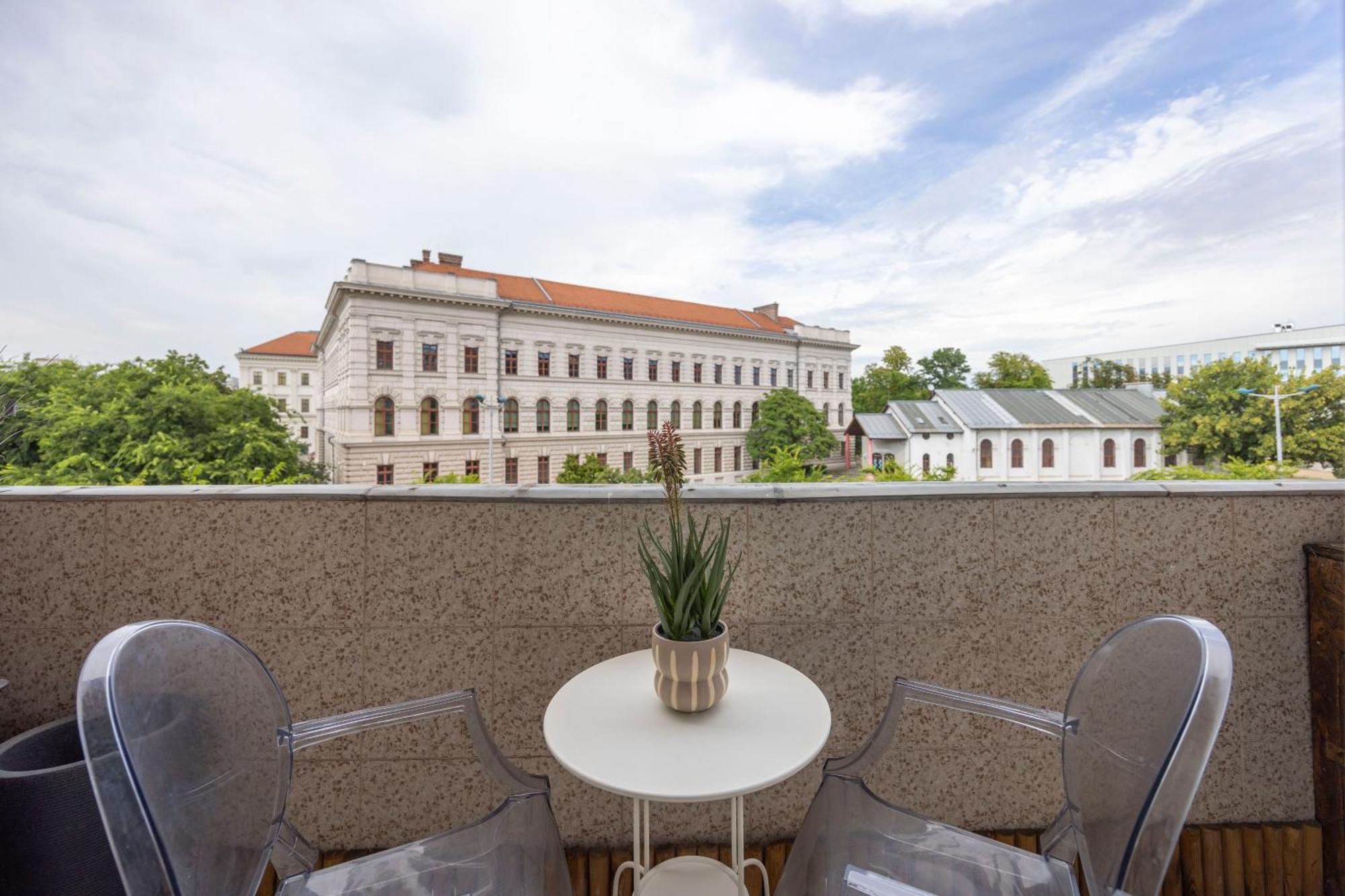 Luxy Central Spacious & Cozy Residence With Balcony Budapest Eksteriør billede